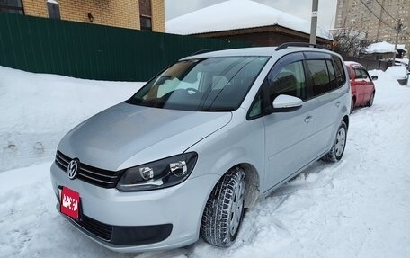 Volkswagen Touran III, 2013 год, 1 080 000 рублей, 1 фотография