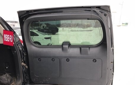 Toyota Land Cruiser Prado 150 рестайлинг 2, 2015 год, 3 600 000 рублей, 28 фотография