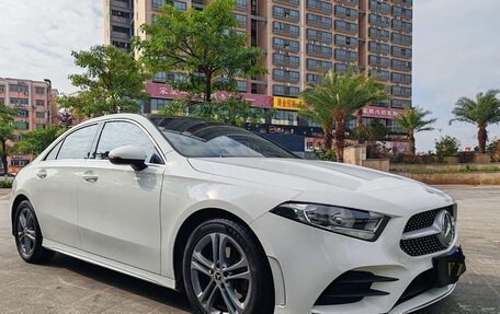 Mercedes-Benz A-Класс, 2022 год, 1 820 000 рублей, 2 фотография