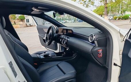 Mercedes-Benz A-Класс, 2022 год, 1 820 000 рублей, 7 фотография