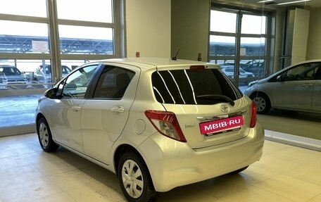 Toyota Vitz, 2012 год, 820 000 рублей, 6 фотография