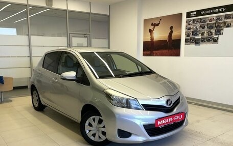 Toyota Vitz, 2012 год, 820 000 рублей, 3 фотография