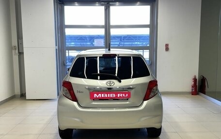 Toyota Vitz, 2012 год, 820 000 рублей, 5 фотография