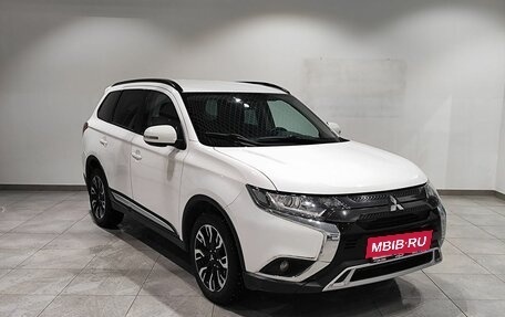 Mitsubishi Outlander III рестайлинг 3, 2021 год, 2 609 000 рублей, 3 фотография