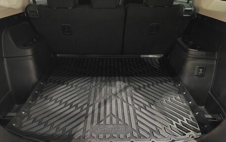 Mitsubishi Outlander III рестайлинг 3, 2021 год, 2 609 000 рублей, 13 фотография