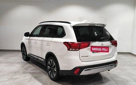 Mitsubishi Outlander III рестайлинг 3, 2021 год, 2 609 000 рублей, 7 фотография
