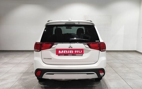 Mitsubishi Outlander III рестайлинг 3, 2021 год, 2 609 000 рублей, 6 фотография
