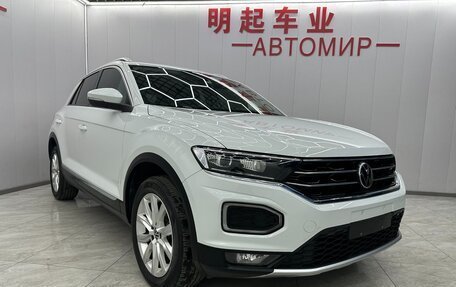 Volkswagen T-Roc I, 2022 год, 1 910 000 рублей, 1 фотография