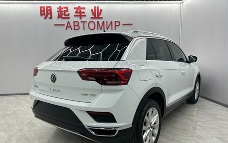 Volkswagen T-Roc I, 2022 год, 1 910 000 рублей, 10 фотография