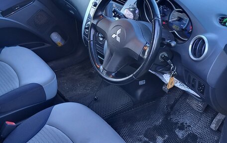 Mitsubishi Colt VI рестайлинг, 2003 год, 400 000 рублей, 5 фотография