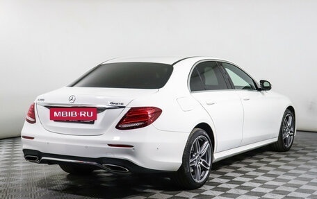 Mercedes-Benz E-Класс, 2020 год, 3 499 000 рублей, 5 фотография