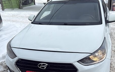 Hyundai Solaris II рестайлинг, 2018 год, 655 000 рублей, 1 фотография