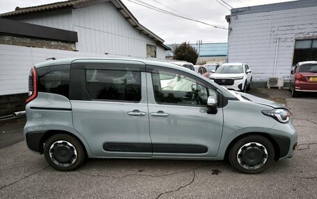Toyota Sienta, 2023 год, 1 550 000 рублей, 5 фотография