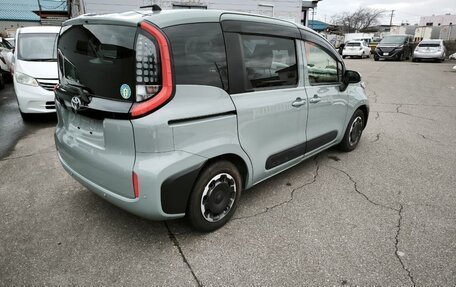 Toyota Sienta, 2023 год, 1 550 000 рублей, 7 фотография