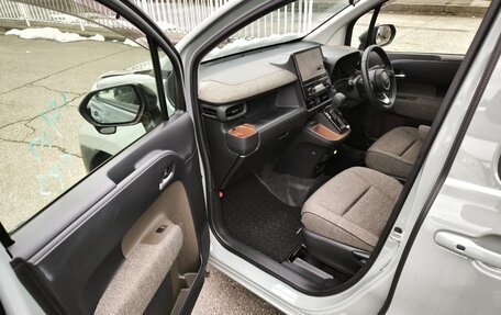 Toyota Sienta, 2023 год, 1 550 000 рублей, 11 фотография