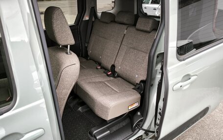 Toyota Sienta, 2023 год, 1 550 000 рублей, 14 фотография