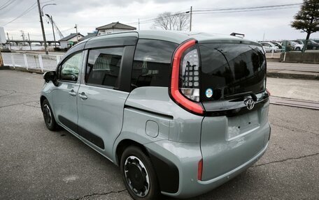 Toyota Sienta, 2023 год, 1 550 000 рублей, 6 фотография