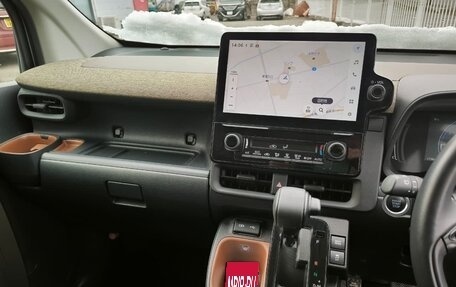 Toyota Sienta, 2023 год, 1 550 000 рублей, 20 фотография