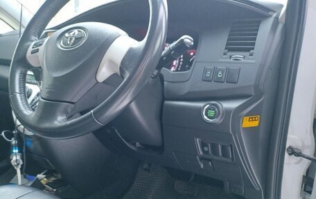 Toyota ISis I, 2012 год, 1 500 000 рублей, 10 фотография