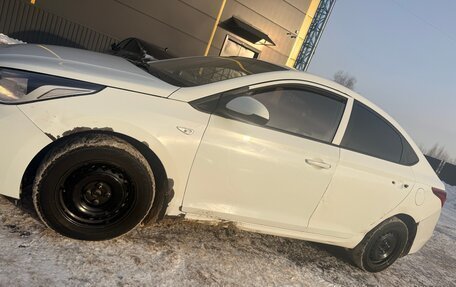 Hyundai Solaris II рестайлинг, 2018 год, 655 000 рублей, 4 фотография