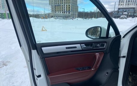 Volkswagen Touareg III, 2012 год, 2 090 000 рублей, 11 фотография