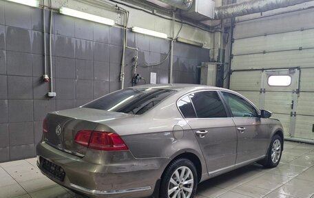 Volkswagen Passat B7, 2011 год, 1 055 000 рублей, 2 фотография