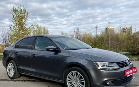 Volkswagen Jetta VI, 2013 год, 990 000 рублей, 2 фотография