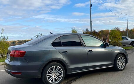 Volkswagen Jetta VI, 2013 год, 990 000 рублей, 4 фотография