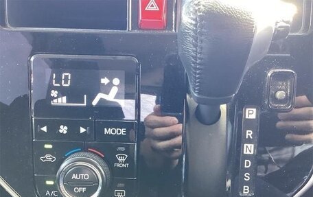 Toyota Roomy I, 2017 год, 800 000 рублей, 11 фотография