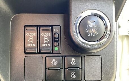 Toyota Roomy I, 2017 год, 800 000 рублей, 10 фотография