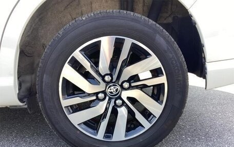 Toyota Roomy I, 2017 год, 800 000 рублей, 13 фотография