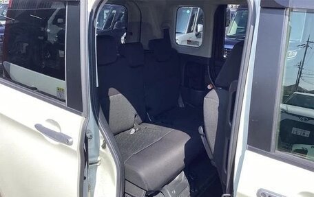 Toyota Roomy I, 2017 год, 800 000 рублей, 15 фотография