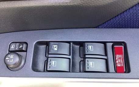 Toyota Roomy I, 2017 год, 800 000 рублей, 21 фотография