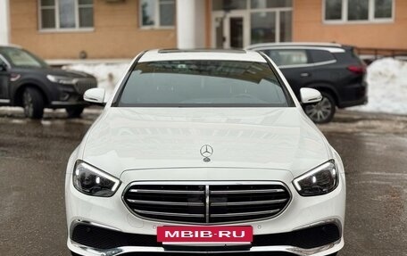 Mercedes-Benz E-Класс, 2023 год, 7 500 000 рублей, 3 фотография