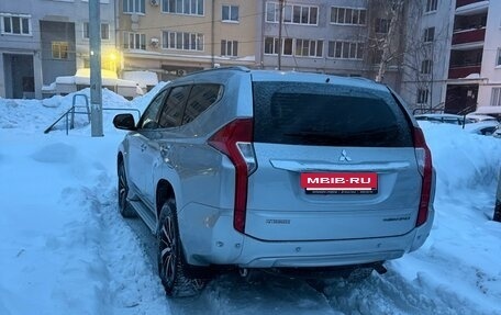 Mitsubishi Pajero Sport III рестайлинг, 2017 год, 3 000 000 рублей, 5 фотография