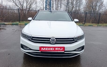 Volkswagen Passat B8 рестайлинг, 2020 год, 2 590 000 рублей, 2 фотография