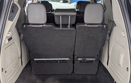 Chrysler Voyager IV, 2013 год, 1 995 000 рублей, 11 фотография