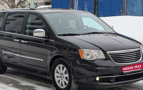 Chrysler Voyager IV, 2013 год, 1 995 000 рублей, 3 фотография