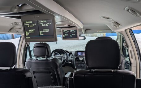 Chrysler Voyager IV, 2013 год, 1 995 000 рублей, 14 фотография