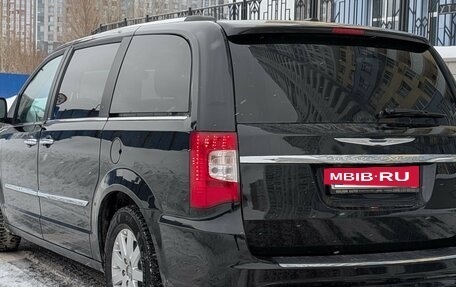 Chrysler Voyager IV, 2013 год, 1 995 000 рублей, 8 фотография