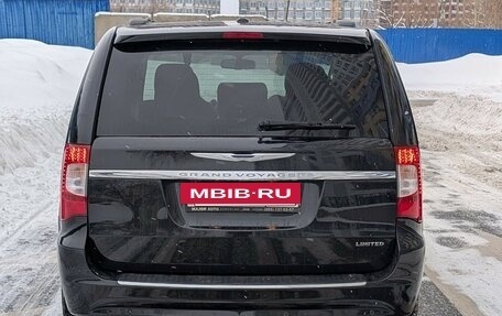 Chrysler Voyager IV, 2013 год, 1 995 000 рублей, 7 фотография