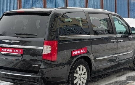 Chrysler Voyager IV, 2013 год, 1 995 000 рублей, 6 фотография