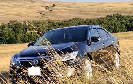 Toyota Camry, 2015 год, 1 800 000 рублей, 2 фотография