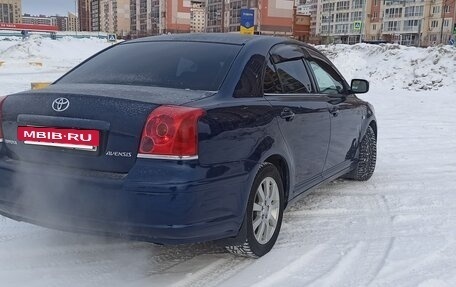 Toyota Avensis III рестайлинг, 2005 год, 710 000 рублей, 3 фотография
