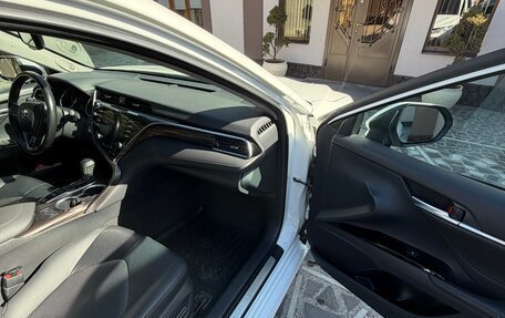 Toyota Camry, 2021 год, 3 500 000 рублей, 8 фотография