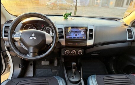 Mitsubishi Outlander III рестайлинг 3, 2011 год, 980 000 рублей, 4 фотография