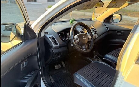 Mitsubishi Outlander III рестайлинг 3, 2011 год, 980 000 рублей, 13 фотография