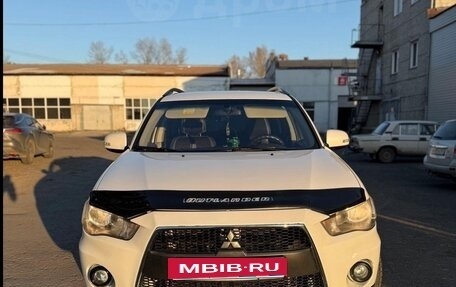 Mitsubishi Outlander III рестайлинг 3, 2011 год, 980 000 рублей, 16 фотография