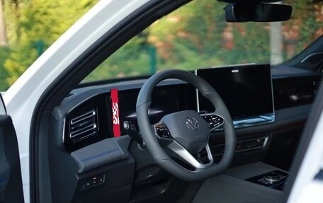 Volkswagen Tiguan, 2025 год, 4 670 000 рублей, 10 фотография