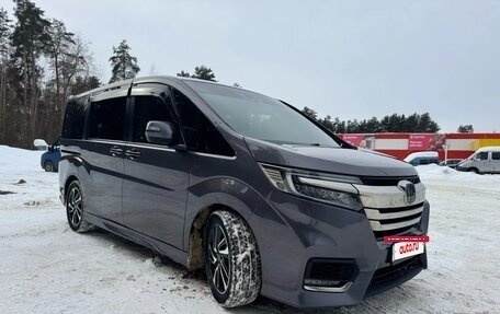 Honda Stepwgn IV, 2018 год, 2 000 000 рублей, 2 фотография